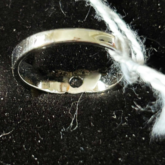 CUBIC ZIRCONIA IN TARNISH FREE STERLING SILVER RING, LADIES SZ 8, ROUND STONE, - Picture 3 of 4